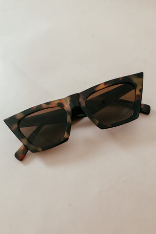 Cat-eye Sunglasses - Black – Haute & Rebellious